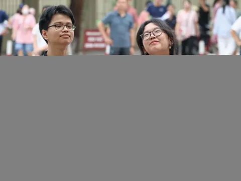 Một tuần 12 bài thi, sĩ tử lớp 10 chạy đua săn vé trường chuyên