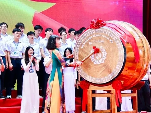 Tự nhận là 'chuột mẹ', hiệu trưởng gửi thư căn dặn trò trước giờ thi