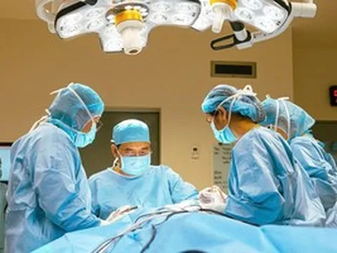 Nam thanh niên Campuchia vượt hàng trăm cây số sang Việt Nam cấp cứu