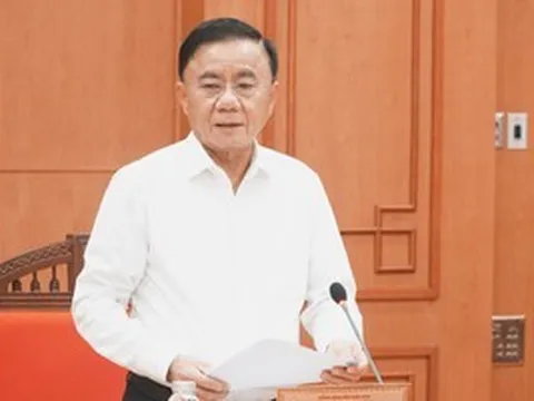 Bộ Chính trị: Tăng thu nhập, tạo động lực cho cán bộ, công chức, viên chức