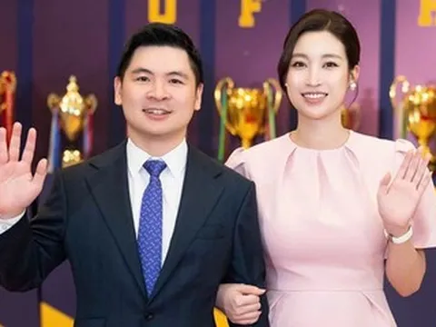 Hoa hậu Đỗ Mỹ Linh tình tứ bên chồng chủ tịch, MC Thụy Vân nhận tin vui