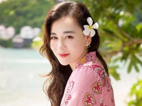 Phương Oanh rạng rỡ sau biến cố, Huyền Lizzie xinh đẹp xuống phố với Mạnh Trường