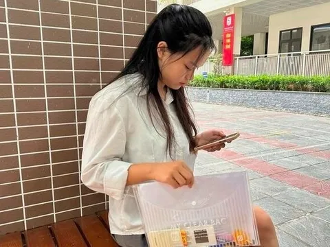 Mang điều khiển điều hòa đi thi để 'cầu đỗ'