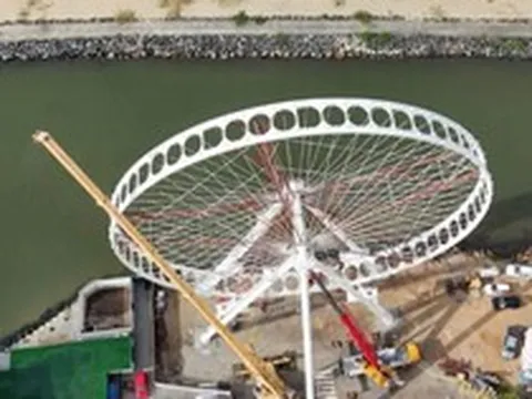 Phát hiện một ‘gã khổng lồ’ thép nặng 90 tấn, cao 60m đặt giữa thành phố biển, gấp rút hoàn thiện trong 57 ngày để thực hiện nhiệm vụ đặc biệt