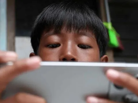 TikTok, Facebook ra sao ở nước ĐNA đầu tiên cấm trẻ em dùng mạng xã hội?