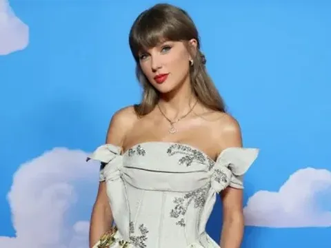 Taylor Swift diện váy corset hoa, thổi bùng cơn sốt thời trang hoài niệm