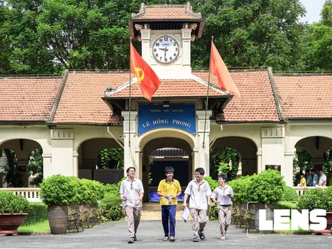 Kỳ thi chưa từng có khép lại 12 năm đèn sách