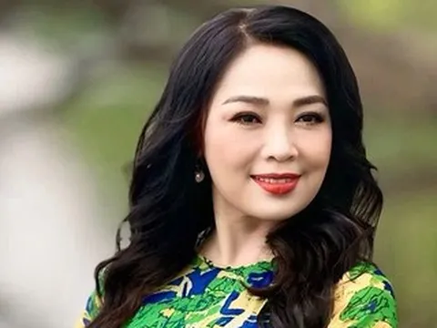 NSND Thái Bảo trẻ trung yêu đời tuổi 62, Midu tình tứ bên chồng đại gia