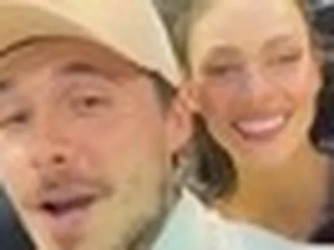 Brooklyn Beckham châm biếm gia đình