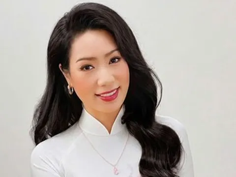 Chủ tịch NSND Trịnh Kim Chi khoe dáng, Bảo Thanh hẹn hò chồng cựu công an