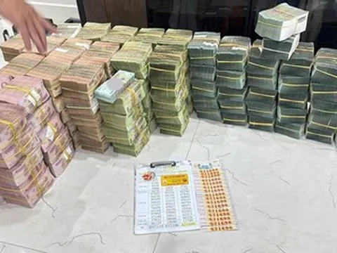 Người đàn ông ở Vĩnh Long trúng số 32 tỷ, nhận thưởng toàn bộ bằng tiền mặt