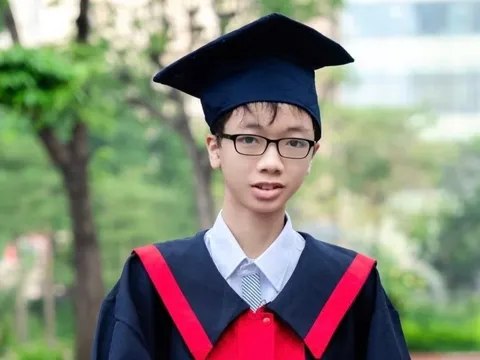 Thủ khoa Toán chuyên Sư phạm: Bố dọa cắt cầu dao vì học muộn