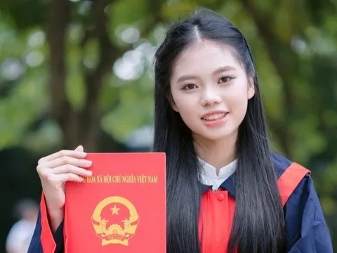 Thủ khoa lớp 10 Hà Nội: Giỏi Văn, mê piano, đỗ 2 trường chuyên