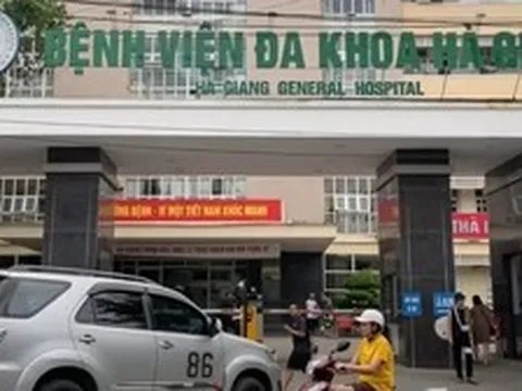 Bị phản ánh 'vừa nghe nhạc vừa vặn chân bệnh nhân', Bệnh viện Đa khoa Hà Giang nói gì?