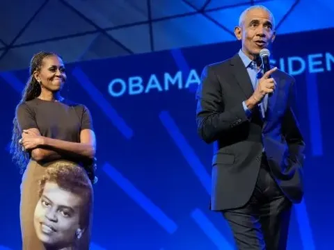 Bà Michelle Obama gây xúc động với bộ trang phục tưởng nhớ mẹ