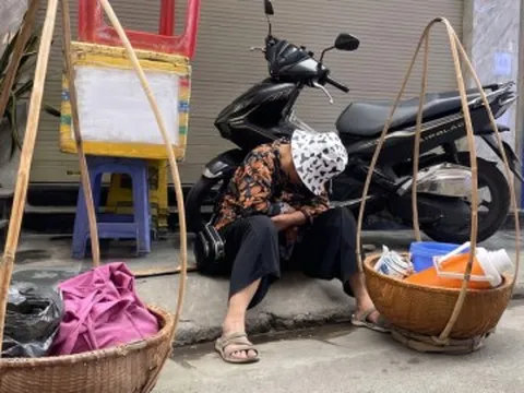 Vỡ mộng khi coi con là 'bảo hiểm tuổi già'
