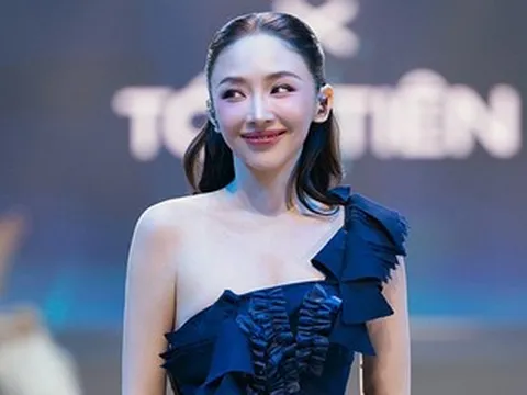 Tóc Tiên lần đầu làm vedette và hơn 20 hoa, á hậu ‘đổ bộ’ tuần lễ thời trang