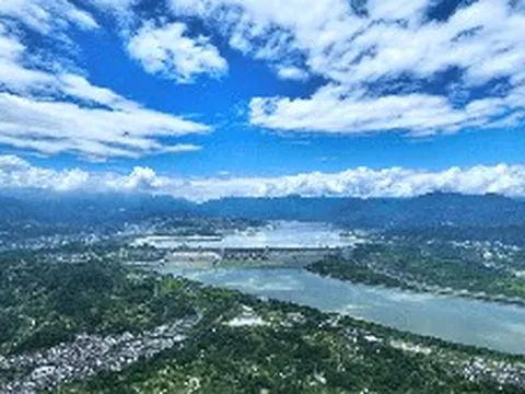 Trung Quốc ráo riết xả lũ trên hành lang năng lượng dài 1.800 km, loạt siêu đập thủy điện gồm Tam Hiệp "đổ đi" gần 36 tỷ mét khối nước