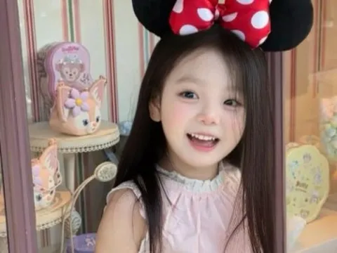 Bố đi khai sinh định đặt tên con gái là Ních Nâu, nhân viên sửa thành cái tên quá hay, đi thi cấp 3 nổi bật