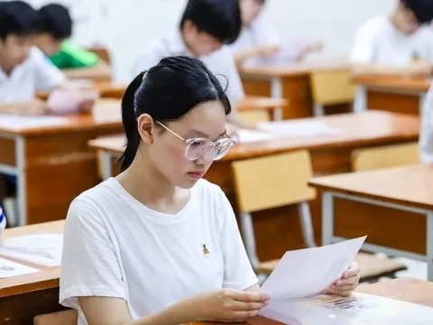 Thiếu 0,25 điểm vào lớp 10 Hà Nội, sĩ tử bật khóc
