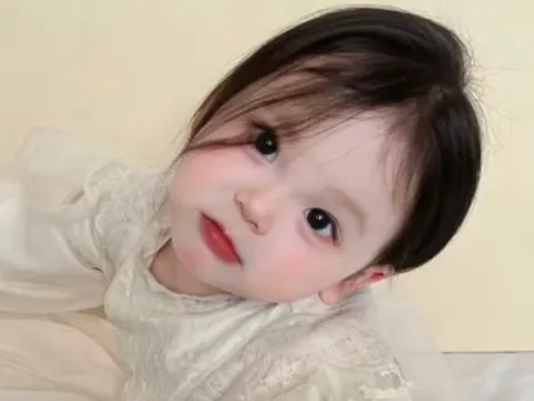 Ông nội định đặt tên cho cháu là Vi Thị Xinh, bố mẹ đứa trẻ đổi thành cái tên khác vừa hay vừa ý nghĩa