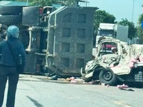 Xe tải va chạm xe ben trên quốc lộ, tài xế nguy kịch