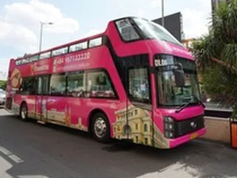 Xe buýt 2 tầng màu hồng sắp lăn bánh ở TP HCM