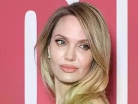 Angelina Jolie chưa từng yêu ai sau ly hôn Brad Pitt