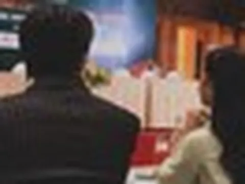 Bắt gặp cặp sao Việt còn nợ cả nước cái kết đẹp công khai tình tứ, ai cũng tấm tắc “đây chính là hoà bình”