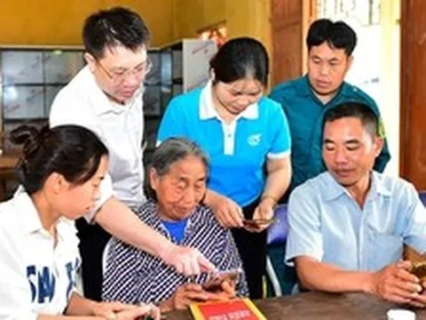 Bộ Chính trị: Nghiên cứu xây dựng quy định dùng mạng xã hội với cán bộ, đảng viên