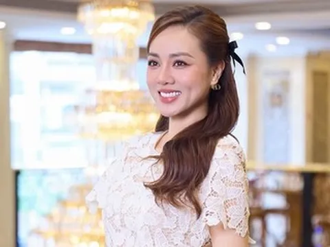 Diễn viên Thúy Diễm tăng 11kg, vợ NSND Công Lý trải lòng chuyện tiền bạc