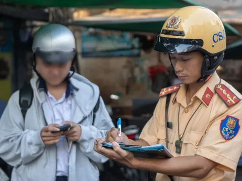 Thực hư chuyện học sinh 16-18 tuổi bị cấm đi mọi loại xe máy