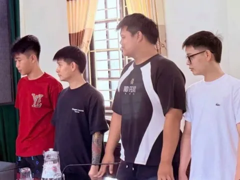 Khởi tố nhóm đối tượng dụ học sinh làm điều sai trái