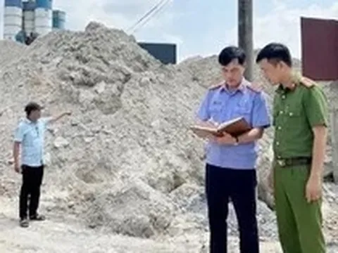 Khởi tố giám đốc công ty đổ hơn 650 tấn chất thải nguy hại ra môi trường
