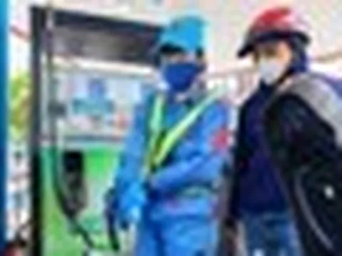 Giá xăng tiếp tục giảm, E10 về sát 20.000 đồng/lít