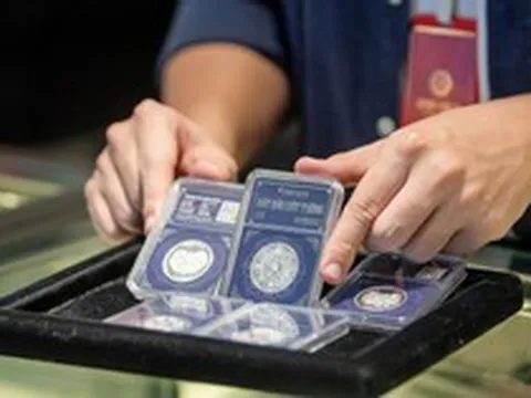 Giá bạc giảm trong phiên đầu tuần