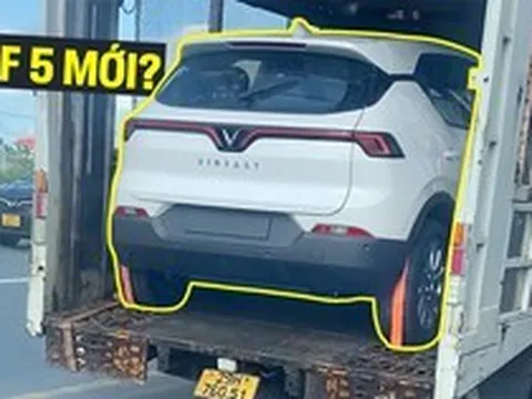 Xe lạ dễ là VinFast VF 5 mới lộ diện trên đường: Dáng quen thuộc nhưng cấu trúc đèn khác biệt, cánh gió lớn, có thể đổi cả nội thất