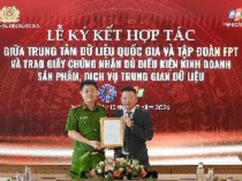 FPT được Bộ Công An trao Giấy chứng nhận đủ điều kiện kinh doanh sản phẩm, dịch vụ trung gian dữ liệu