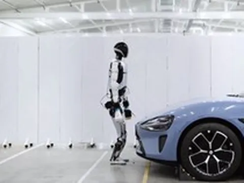 Kỷ nguyên mới của công nghiệp ô tô, robot nhân hình Xiaomi lắp ráp xe điện đạt tỷ lệ thành công 98%