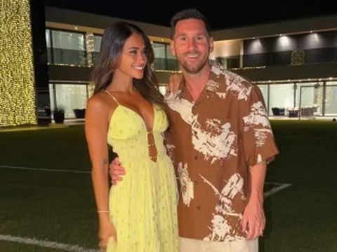 Vợ người mẫu vỡ oà khi Messi giúp Argentina đánh bại Anh vào chung kết World Cup