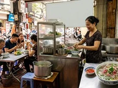 Những bát phở 20.000 - 30.000 đồng hiếm hoi ở Hà Nội giữa tâm 'bão giá'