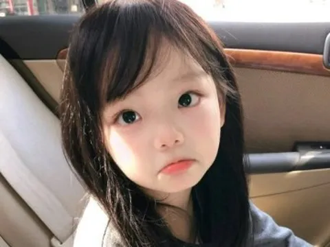 Bố mẹ định đặt tên cho con gái là Hoàng Hôn, ông nội quyết sửa lại thành cái tên khác rất hay mà ý nghĩa