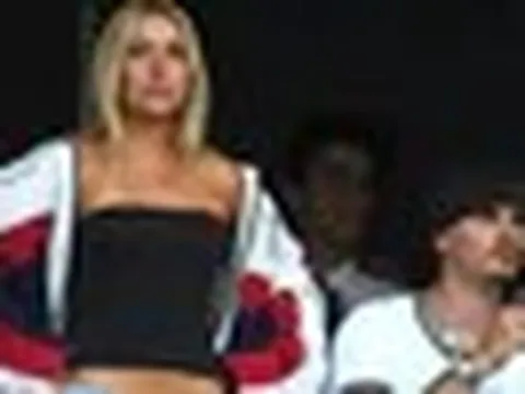Harper Beckham làm lu mờ hai anh trai ở World Cup