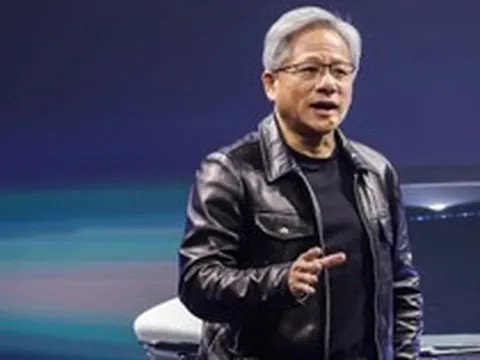 Áo khoác da biểu tượng của Jensen Huang được đấu giá gần 1 triệu USD: Toàn bộ số tiền sẽ hỗ trợ các tài năng công nghệ trẻ