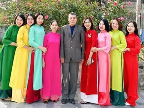 Từ căn lều giữa rừng, cha nghèo nuôi 7 con gái thành cử nhân