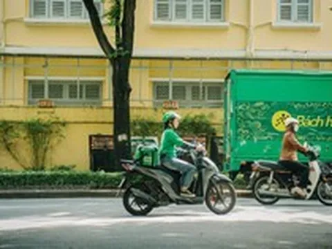 Grab phát quà cho tài xế