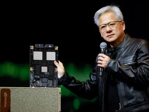 Bí mật đằng sau chiếc áo da gần 1 triệu USD của CEO Nvidia