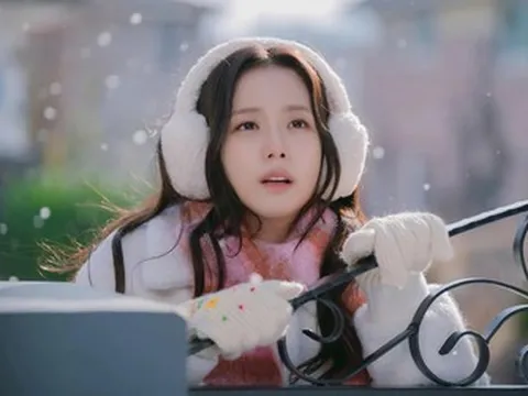 Jisoo (BlackPink) được khuyên dừng đóng phim