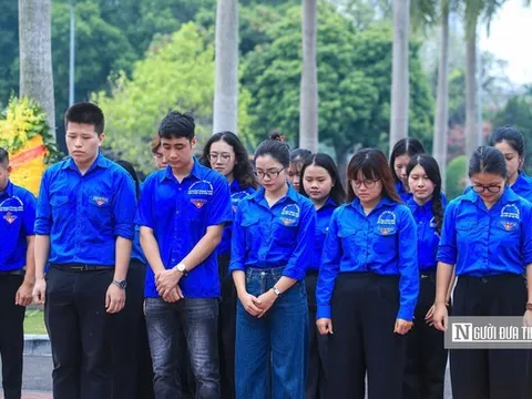 Tuổi trẻ Hội Luật gia Việt Nam dâng hương tri ân các anh hùng liệt sĩ
