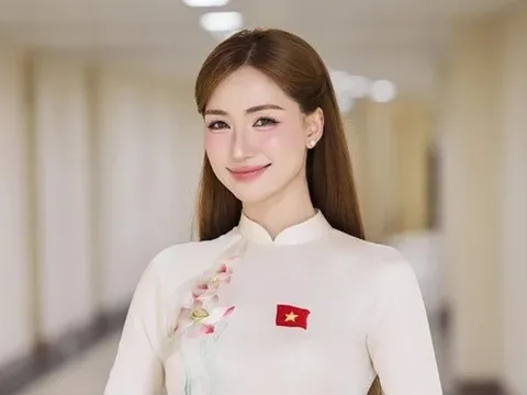 Ca sĩ Hòa Minzy chuyển khoản 100 triệu đồng ủng hộ khắc phục hậu quả thiên tai